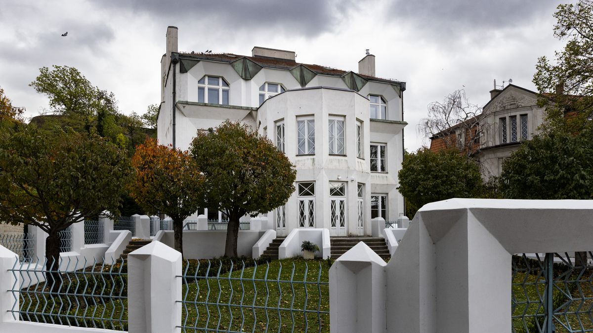 Tady žila Jiřičná, Langer či Trnka. Krásné vily ve čtvrti skryté za skálou